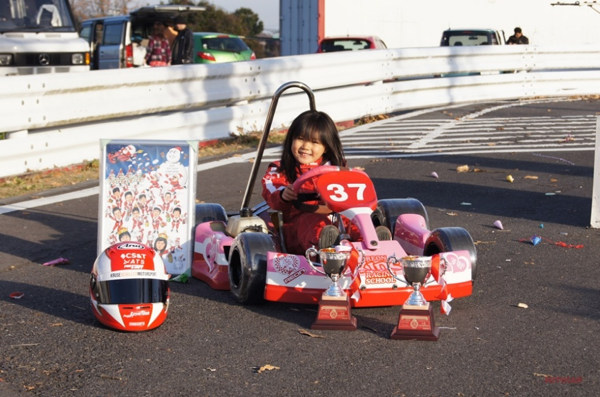 誰よりも速く 世界の頂点を目指したい 14歳のプロレーサー Juju 野田 樹潤 インタビュー Azapa株式会社